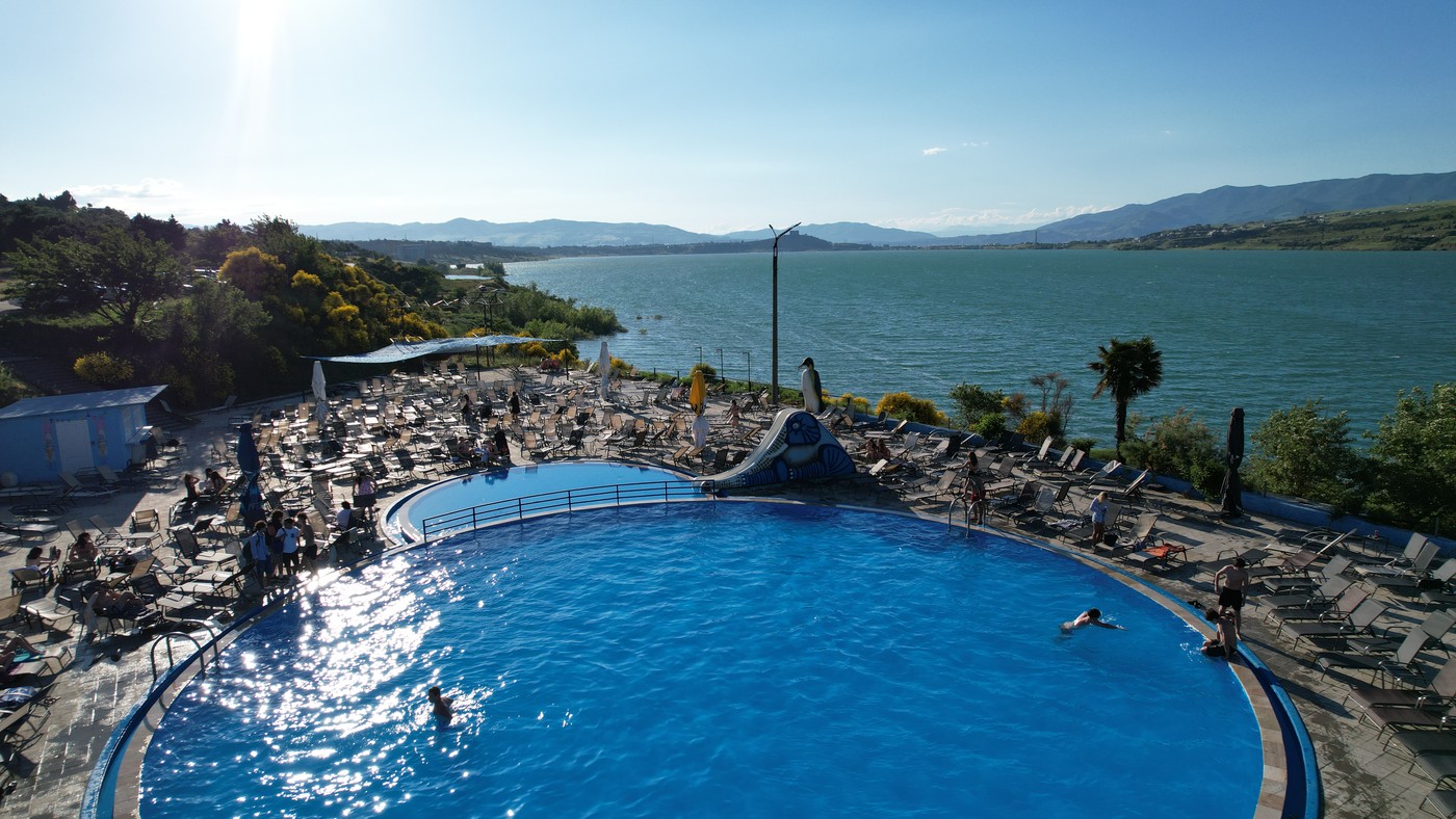 Tbilisi Sea Club — отдых и бассейны у воды placement